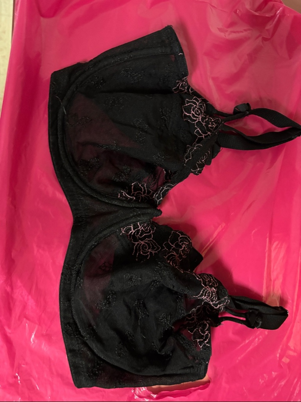 Black Floral Lace Underwire Bra with Contrasting Embroidery